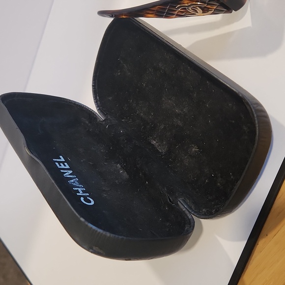 Chanel Tortoise Shell Gold CC Sunglasses w/Chanel Case - Picture 14 of 16